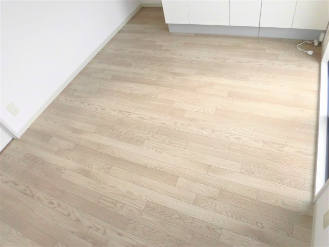 グリーンパークはやのA棟の居間・リビング
