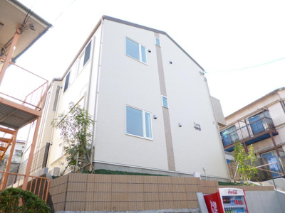 【外観】 | ルノン百合ヶ丘 | 小田急線「百合ヶ丘」駅より徒歩4分！コンビニが近くて便利な立地の2階建てアパートです♪通勤通学はもちろん、お買い物やお出かけにもGood☆