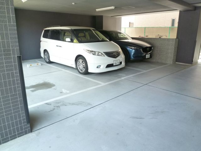 グランパシフィック本田の駐車場