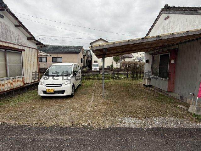 松元十一貸家の駐車場
