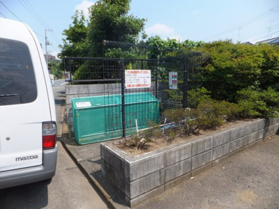 【設備】 | ピアコート | 敷地内ごみ置き場でごみ出しもらくらく～♪忙しい社会人さんや主婦さんにもうってつけ！