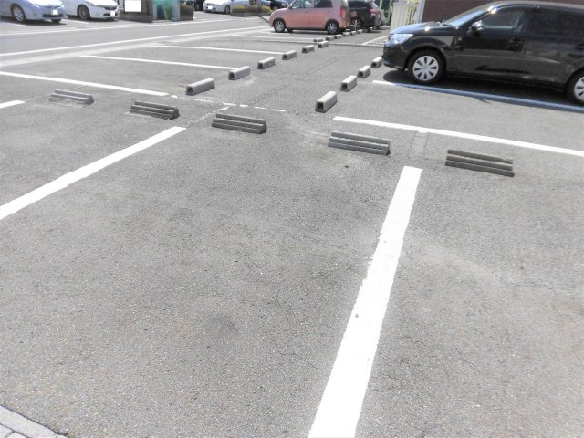ラポールおおいＡの駐車場