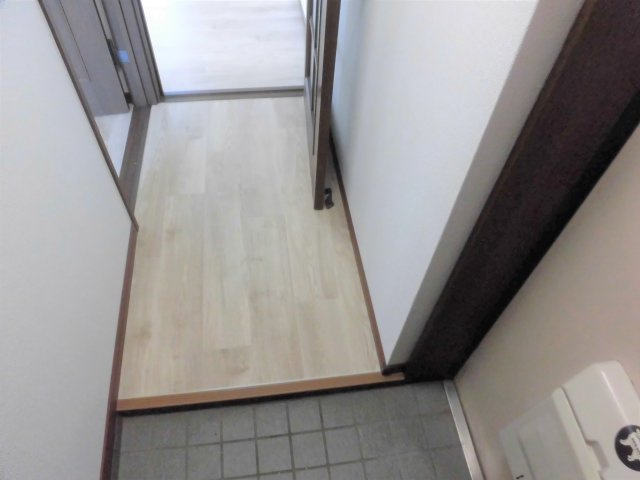 ラポールおおいＡの玄関