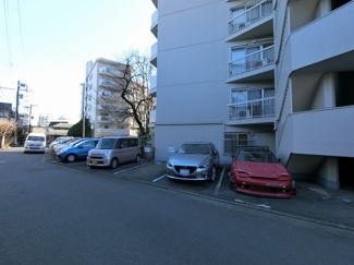 【駐車場】