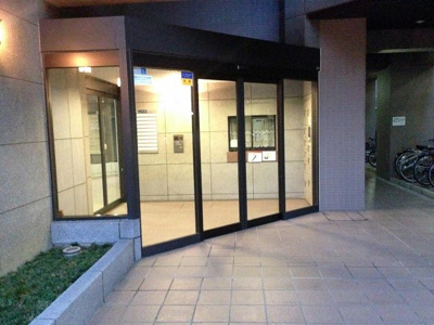 【エントランス】 | ドム溝の口 | 東急田園都市線「高津」駅徒歩3分の好立地！東急田園都市線「溝の口」駅徒歩7分！JR南武線「武蔵溝ノ口」駅徒歩7分の2線3駅利用可能！