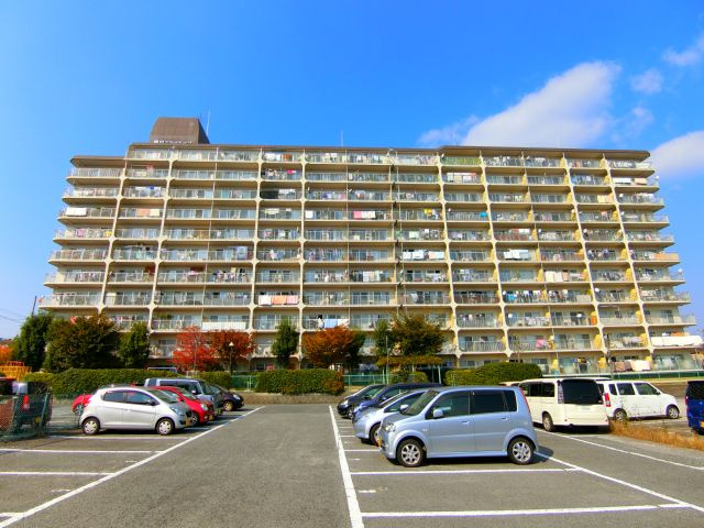 狭山スカイハイツの外観