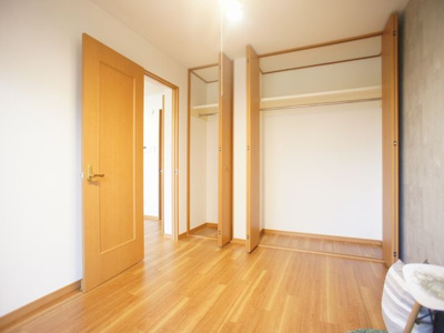 【子供部屋】 | ウィステリア府所 | 充実収納付きの洋間です♪