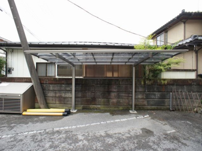 【その他共用部分】 | ウィステリア府所 | 屋根付きの駐輪場があります♪