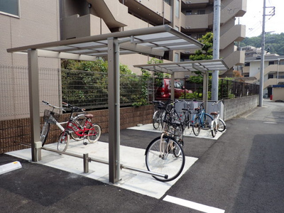 【その他共用部分】 | FUNs遊園Ⅰ/ファンズ遊園Ⅰ | 屋根付きの駐輪場で雨が降っても大切な自転車が濡れなくてすみますね♪駅から自転車もおすすめです！