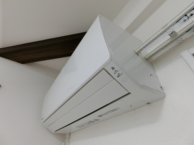 【設備】 | FUNs遊園Ⅰ/ファンズ遊園Ⅰ | 暑い夏や寒い冬に大活躍のエアコンです！リビングダイニングキッチンと洋室4.7帖のお部屋の2部屋に付いています☆冷暖房完備で1年中快適に過ごせます♪