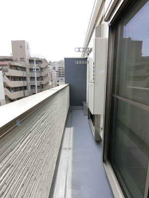 【バルコニー】 | FUNs遊園Ⅰ/ファンズ遊園Ⅰ | バルコニーは南東向きなので、晴れた日のお洗濯物は朝からよく乾きそう☆2部屋から出入りできるのが嬉しいですよね！