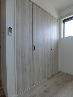 【寝室】 | FUNs遊園Ⅰ/ファンズ遊園Ⅰ | 洋室4.7帖☆クローゼットがあります♪お洋服がスッキリ収納できて、整理しやすくなりますね☆