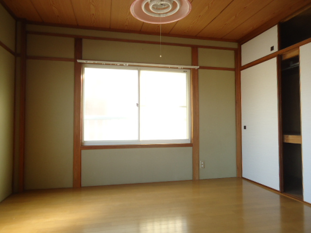 ホワイトコーポの洋室