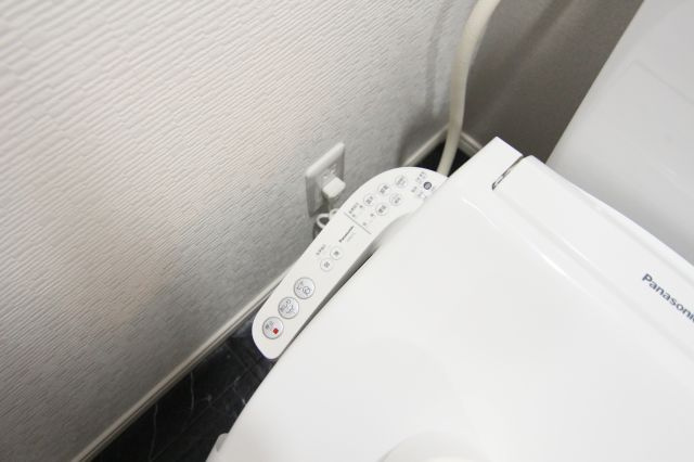 メゾンタチバナＡ棟のトイレ|落ち着いた色調のトイレです