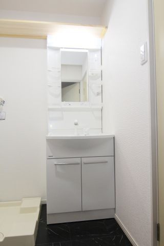 メゾンタチバナＡ棟の独立洗面台|独立洗面台あり、毎朝おしゃれに忙しい女性の方におすすめです