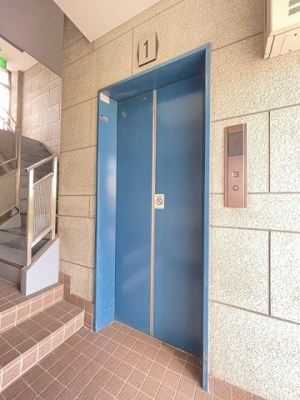 【その他共用部分】 | アルテミス | エレベーター付き！荷物の多い日や疲れた日でも、3階までラクラク上がれます☆