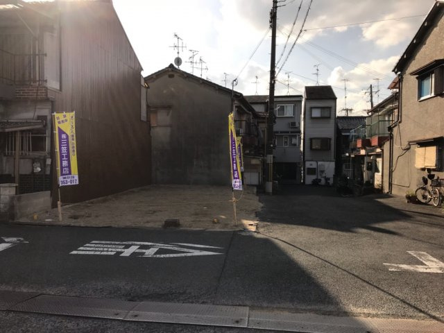 グラッド・タウン三箇５丁目の前面道路含む現地写真