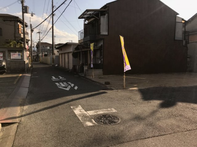 グラッド・タウン三箇５丁目の前面道路含む現地写真