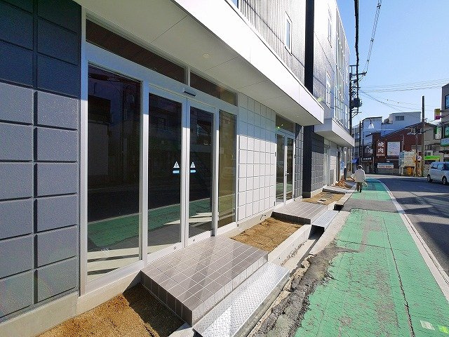 MPビル北棟のエントランス