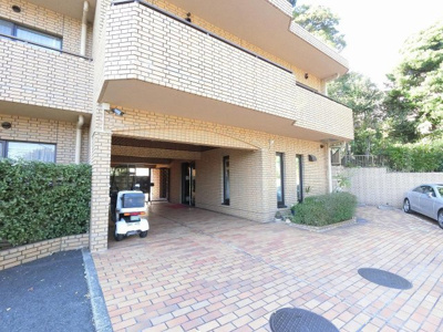 【エントランス】 | ブラフ１６０ | みなとみらい線「元街・中華街」駅バス5分「みなと赤十字病院」バス停より徒歩5分！又は徒歩18分！