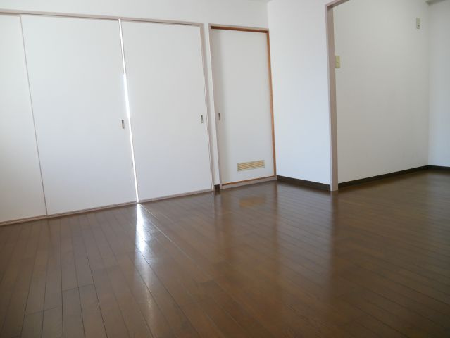 【居間・リビング】 | ピアー依奈 | こちらの居間で趣味の時間をお楽しみください