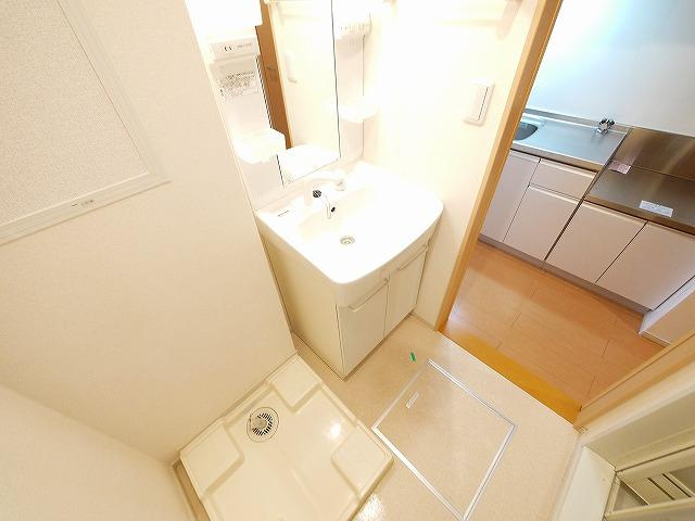 レジデンス芝辻の洗面所|スペースが確保できる洗面所です
