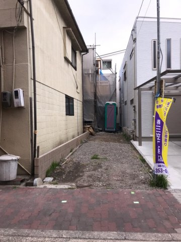 グラッド・タウン放出の前面道路含む現地写真