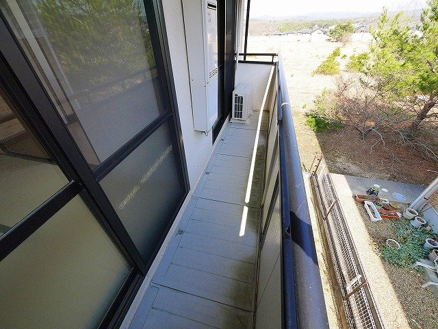 ビューテラス　Ｂ棟（梅美台）のバルコニー|広々としたバルコニーです