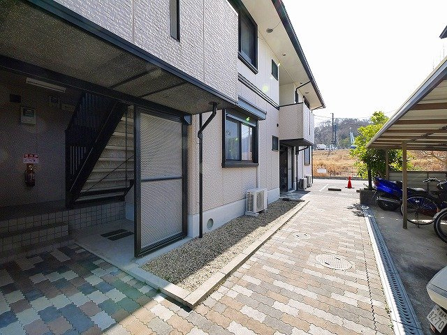 ビューテラス　Ｂ棟（梅美台）のエントランス|毎日通るエントランスはこのようになっています