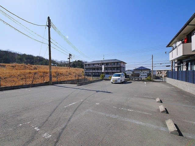 ビューテラス　Ｂ棟（梅美台）の駐車場|駐車スペースもあります