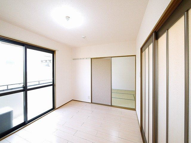 ビューテラス　Ｂ棟（梅美台）の洋室|個人の部屋や寝室として使える洋室です