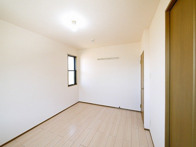 ビューテラス　Ｂ棟（梅美台）の洋室|落ち着いた色調の洋室です