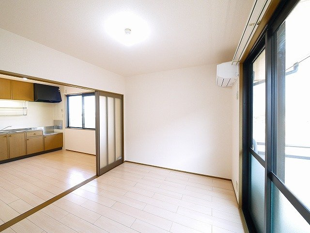 ビューテラス　Ｂ棟（梅美台）の寝室|開放的な寝室です