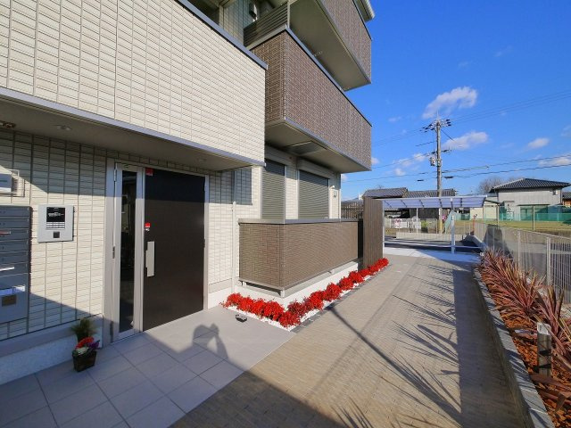 ローズガーデンⅠ番館のエントランス|清潔なエントランスです