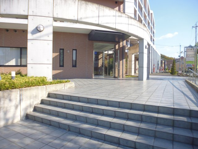 ルームズ学園北町のエントランス