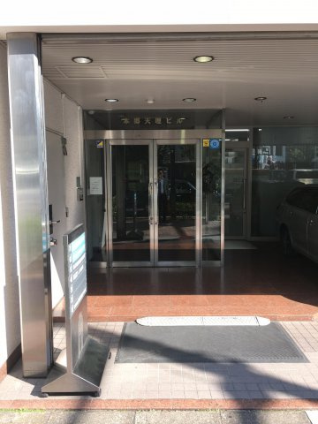文京区本郷３丁目の事務所のエントランス