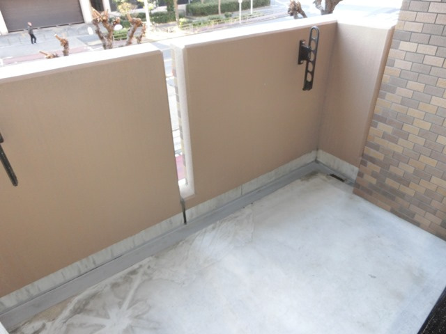 大阪市淀川区三国本町２丁目の賃貸マンションのバルコニー