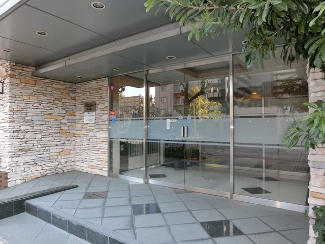 大阪市淀川区三国本町２丁目の賃貸マンションのエントランス