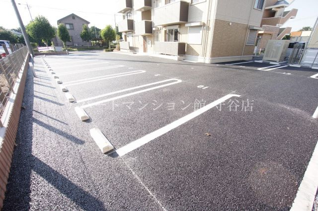 レスポワール.Mの駐車場