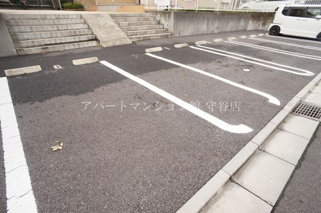 アウローラⅡの駐車場