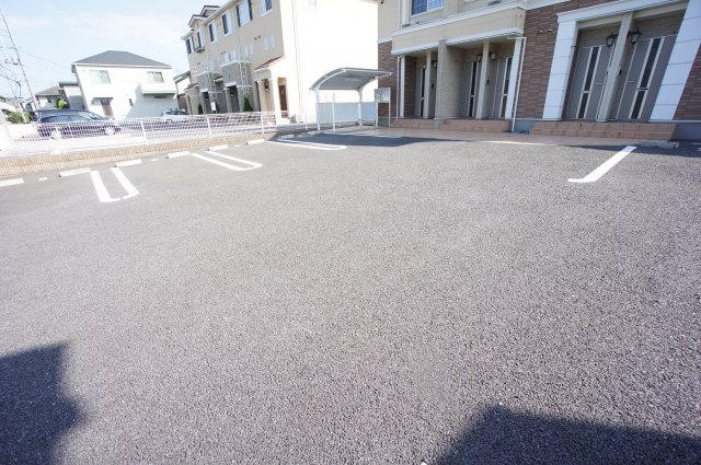 プリュマージュの駐車場