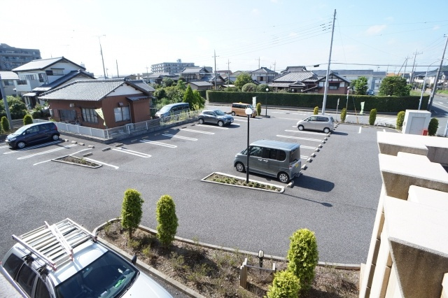 ルーチェ・デル・ソーレの駐車場