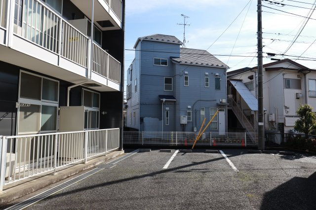 レオパレスグランデの駐車場