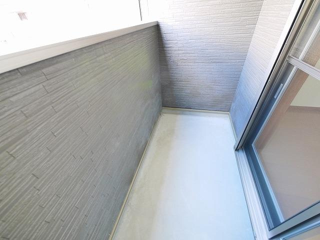 ユニゾン百楽園Ⅰのバルコニー|暖かな日差しのふりそそぐバルコニー