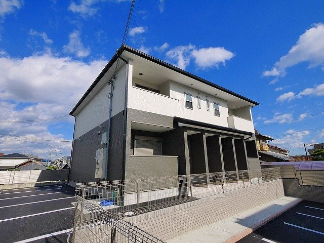 ユニゾン百楽園Ⅱの外観|駐車場に車を止められます