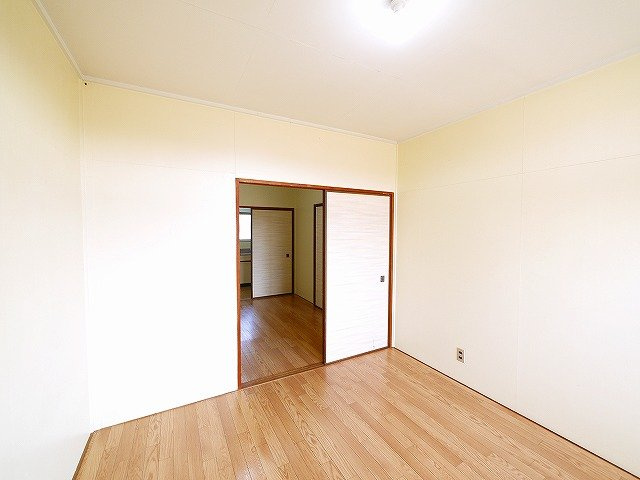 離宮苑の洋室|広々とした洋室です