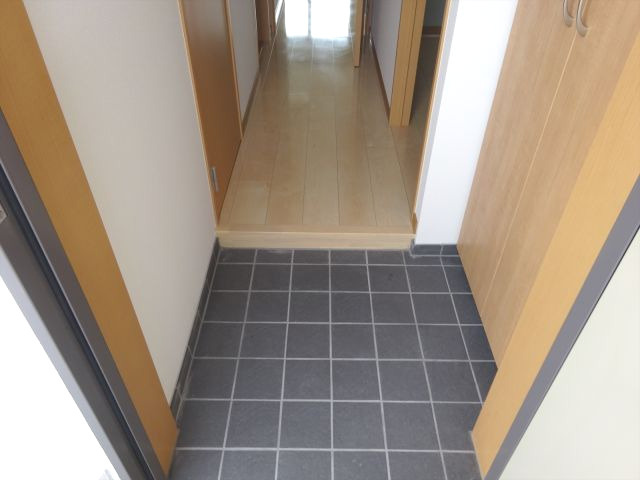 OTO寺家駅前の玄関