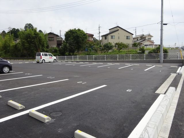 OTO寺家駅前の駐車場