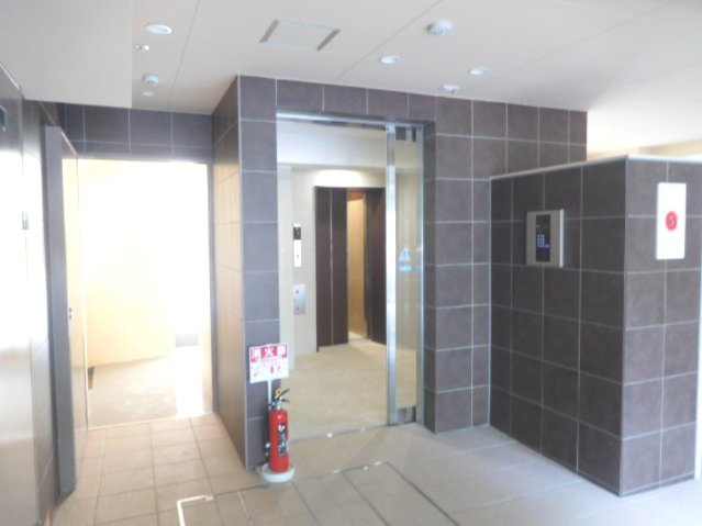 【エントランス】 | 西新宿 PINE NEEDLE