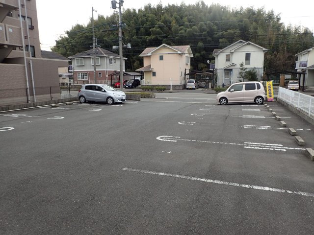 WARM.Nの駐車場